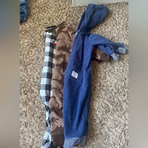 3 CARTER’S BABY ONESIES